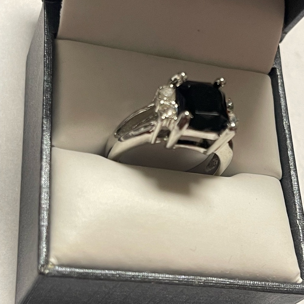 Beautiful Back Zircon Ring - Picture 5 of 8